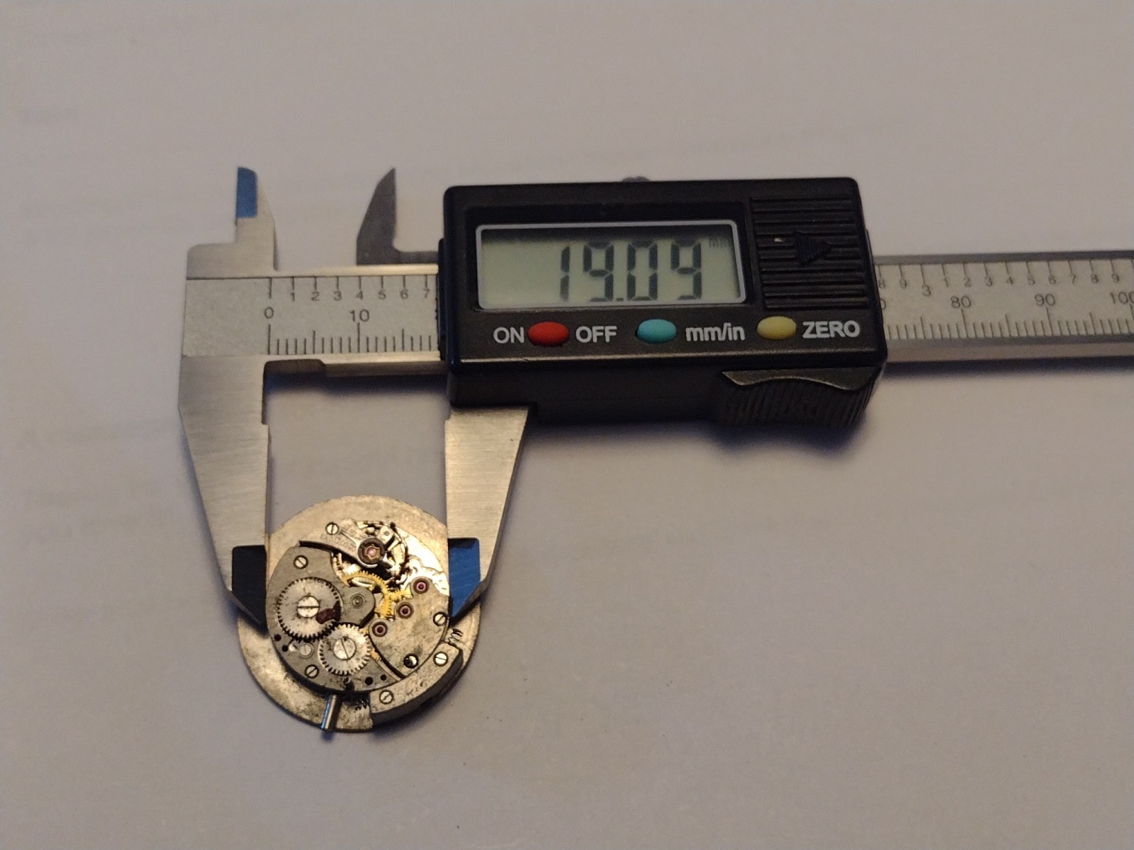 Vintage EMPIRE Watch Movement For Parts or Repair NOT WORKING!