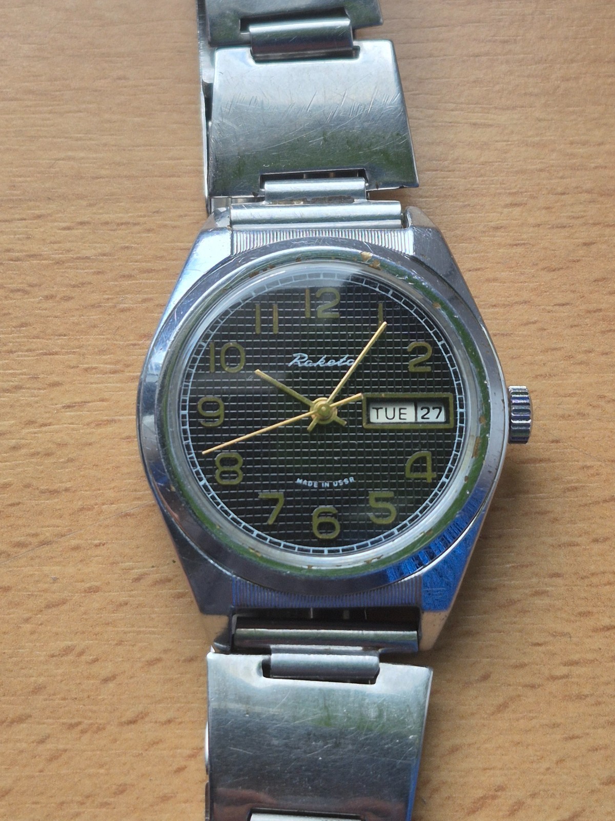 VINTAGE SOVIET LARGE WATCH RAKETA 2628.X WITH BLACK DIAL AND CALENDAR 1975-1985