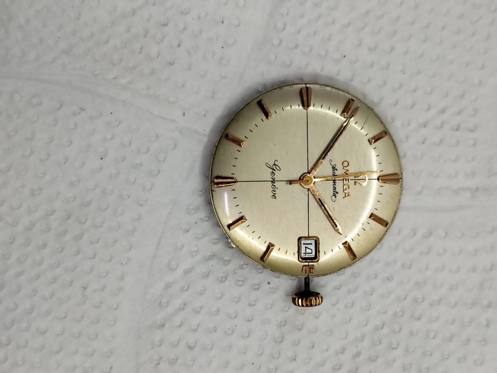 VINTAGE 1962 OMEGA 562 AUTOMATIC MOVEMENT WITH GENEVE DIAL AND CROWN