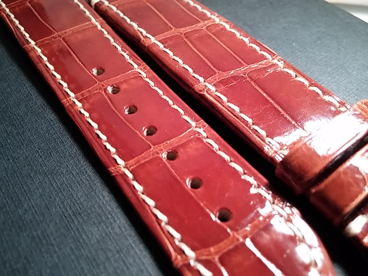 Genuine Milus 18/20mm, SHINY BROWN, white stitch, no buckle, genuine leather