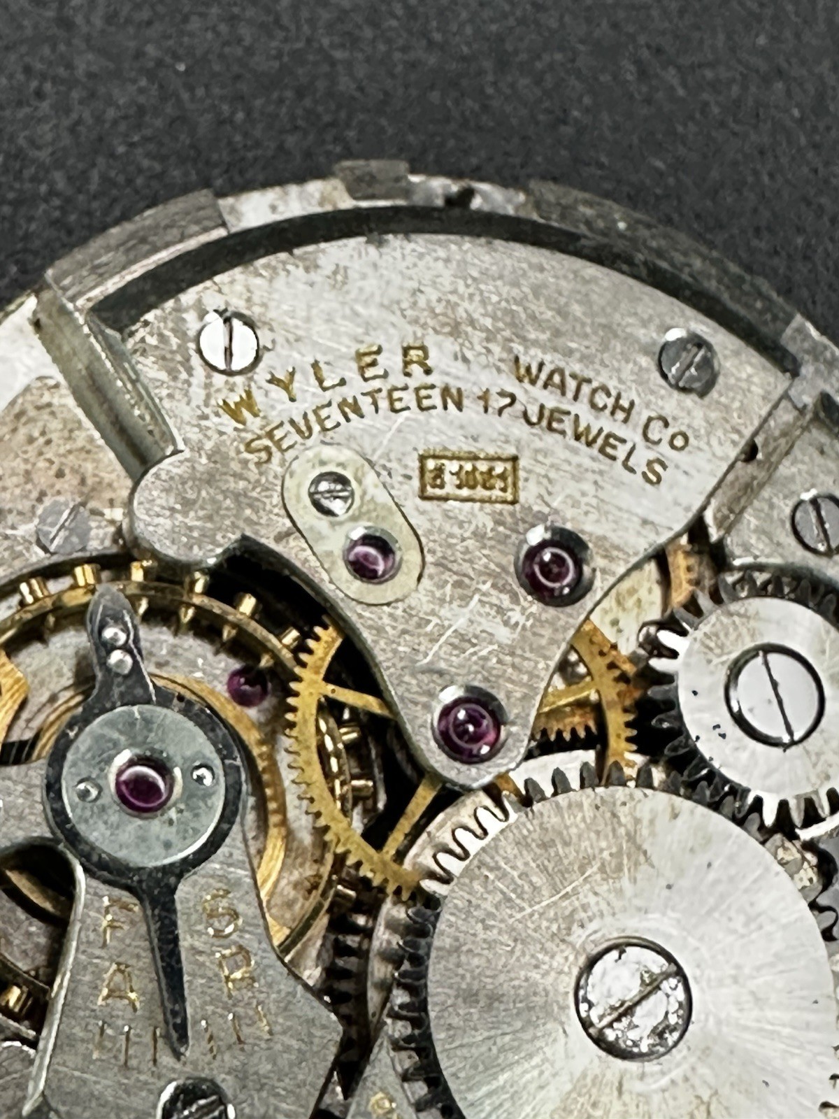 Wyler Wristwatch Movement 17J Men’s Vintage E1081 Parts or Repair