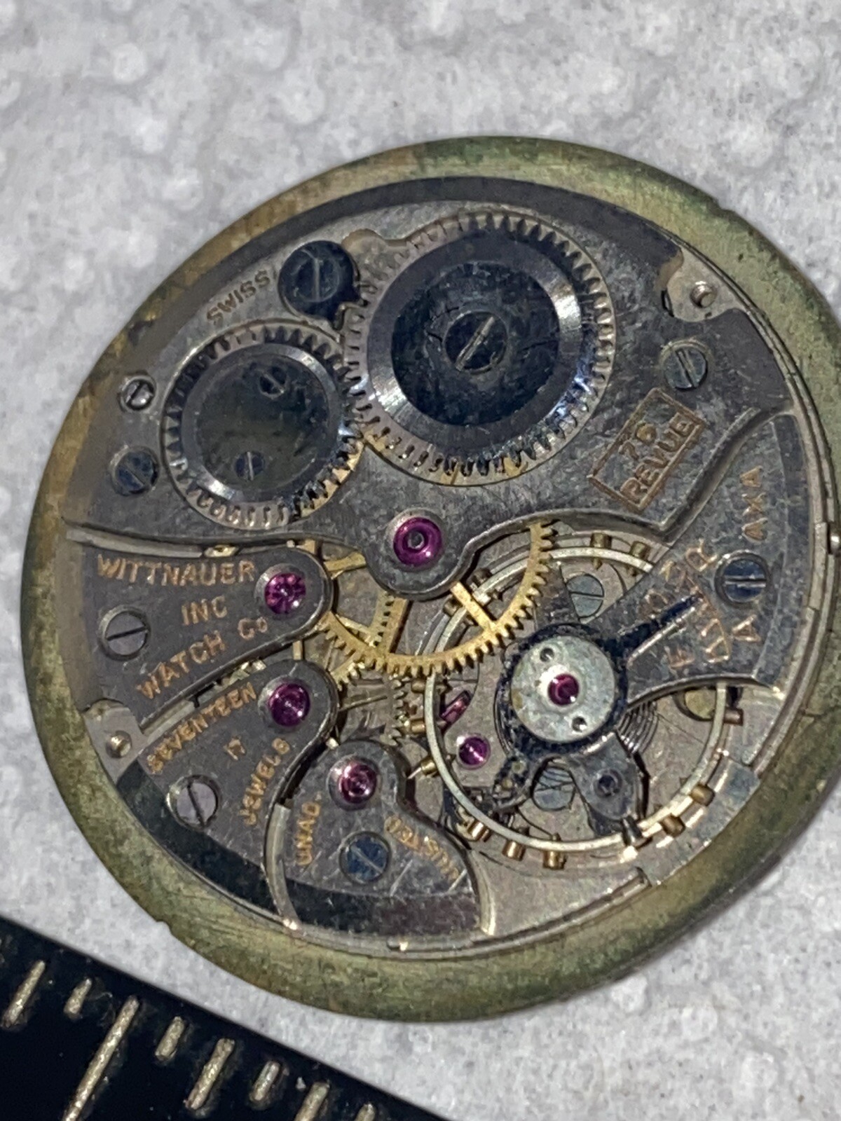Vintage 17 jewel Wittnauer Revue 76/3G Gents watch movement (Parts Or repair)