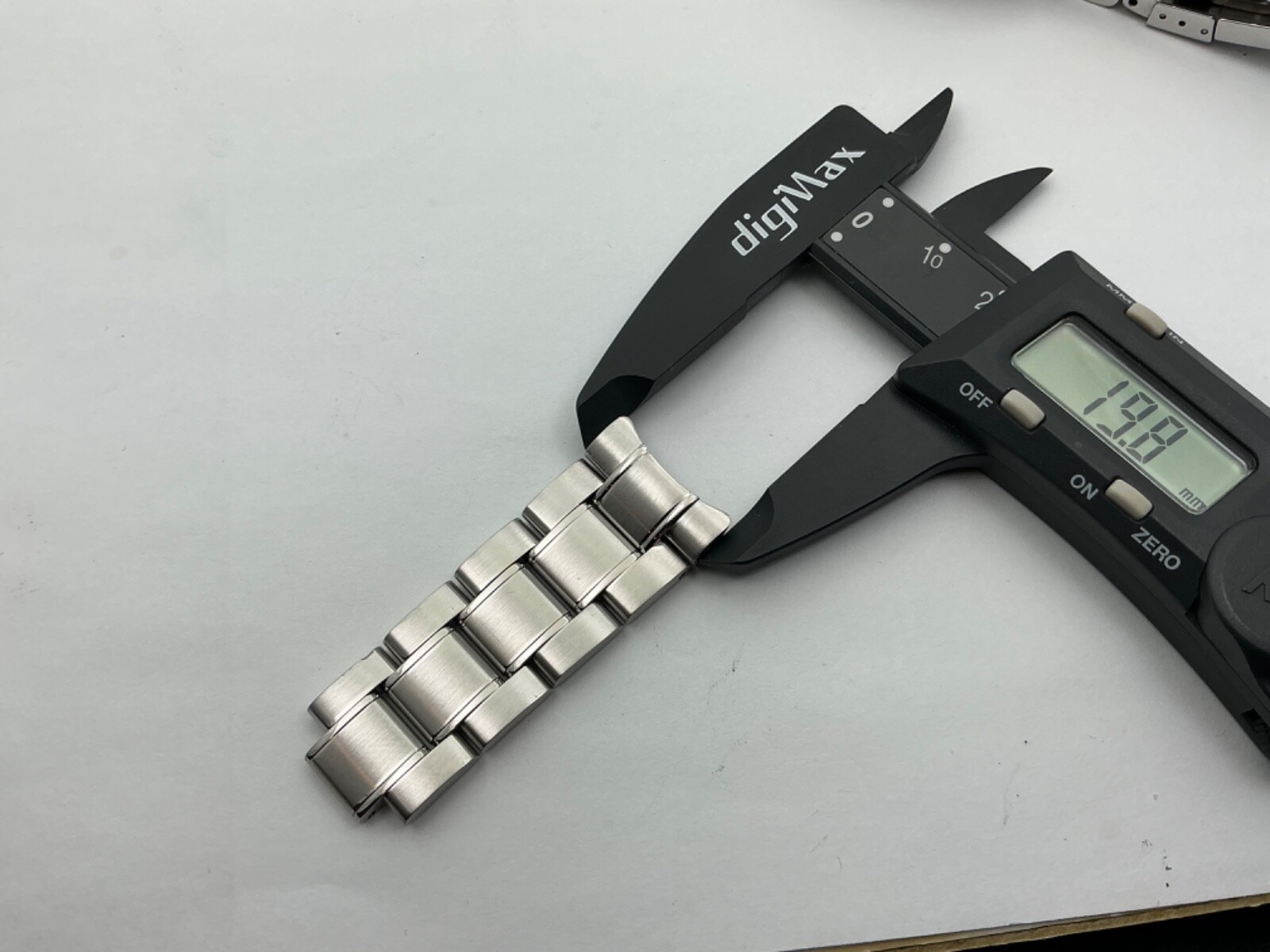 Victorinox 241551 Continuous Partial Band PLEASE READ DESCRIPTION