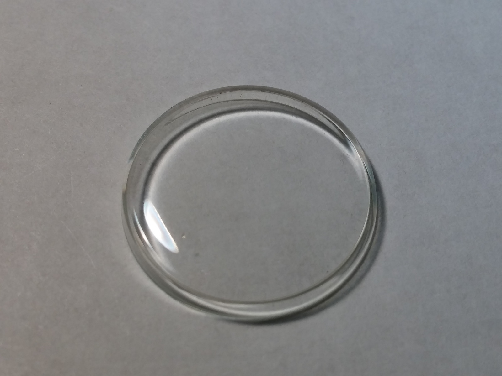 Bulova crystal 1372, 18mm approximate diameter – for watch repair