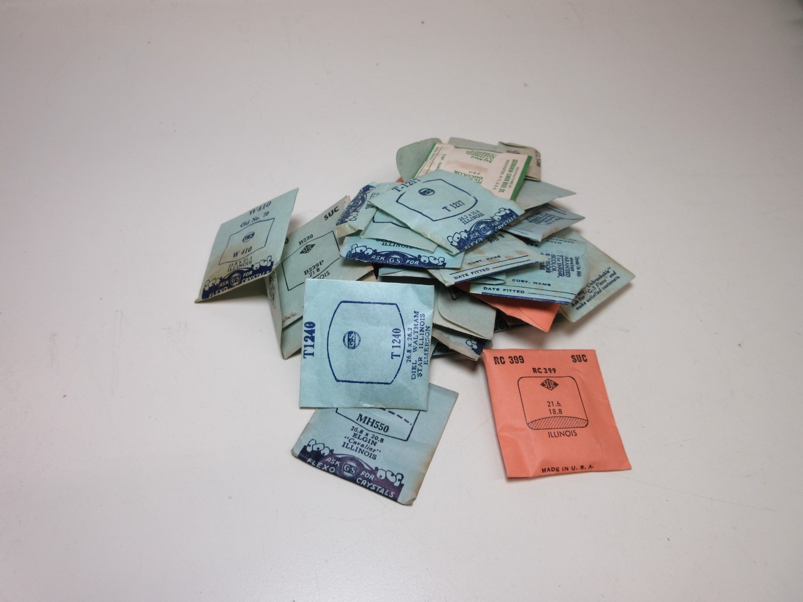 LOT OF G.S SUC MENS ILLINOIS WATCH CRYSTALS ASSORTED NEW OLD STOCK FLEXO #213