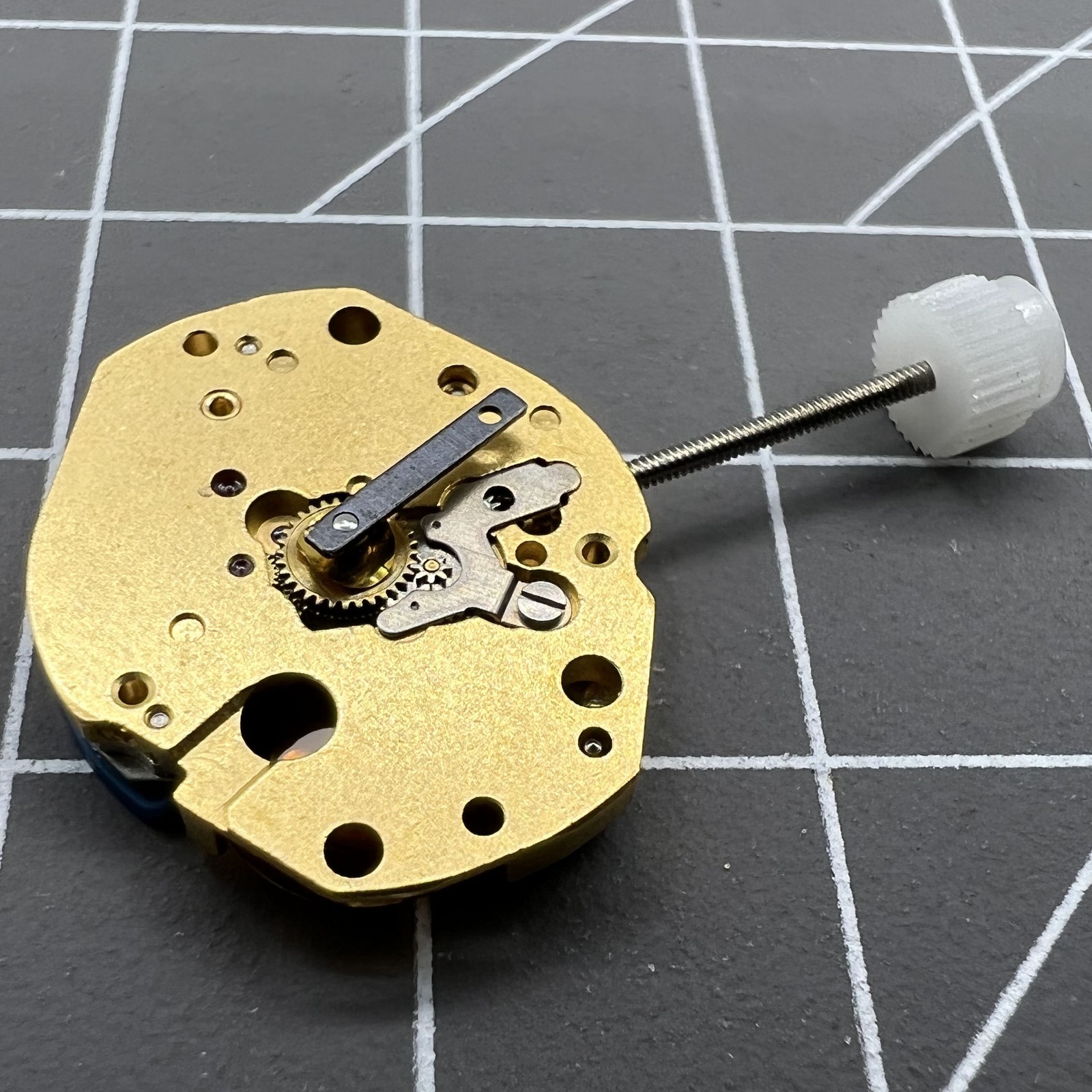 ETA 579 005 Swiss Quartz Movement with 3 Hands ETA 579 105 Model