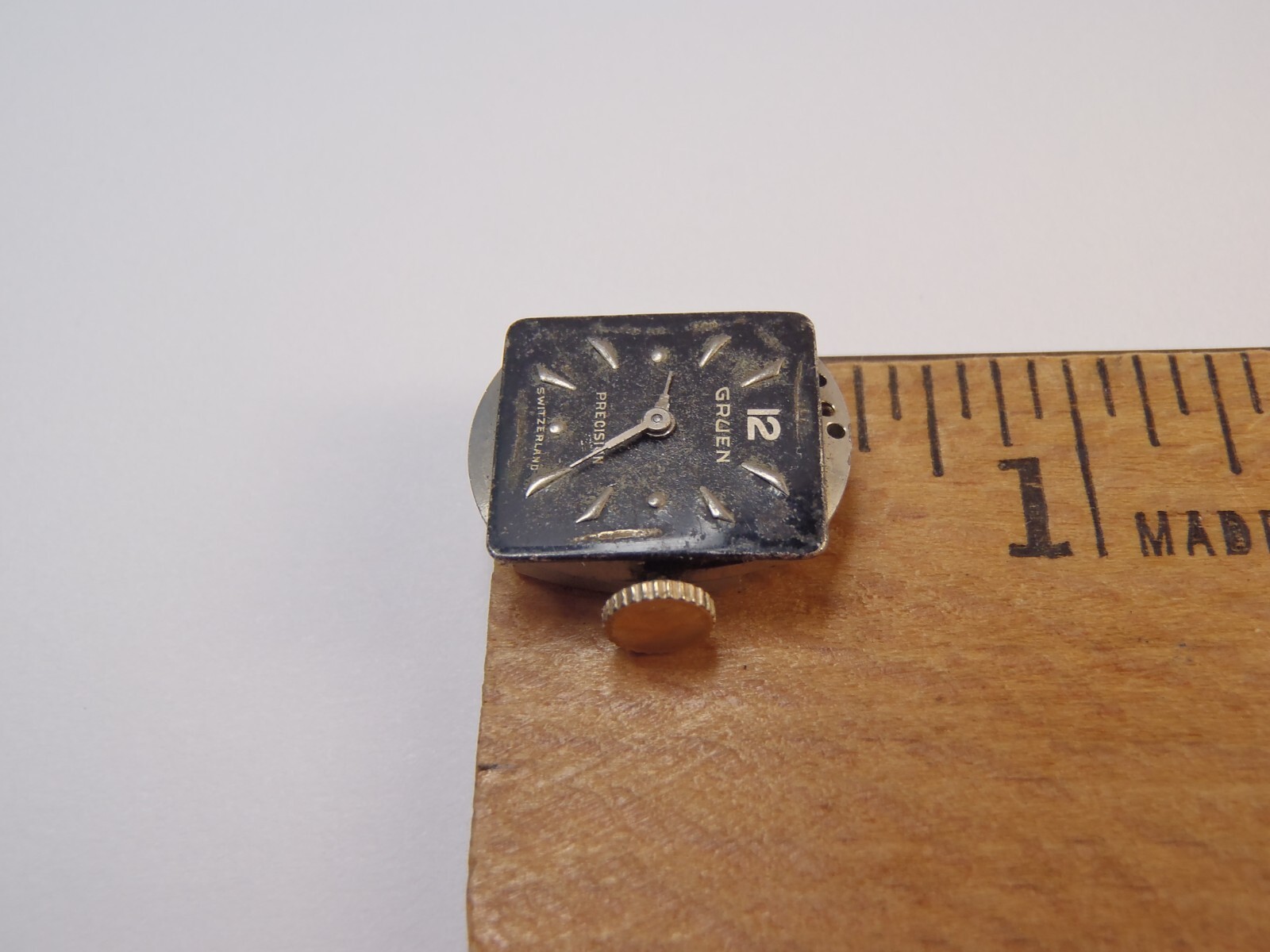 Gruen Precision 275 Watch Movement 17J Hand Winding for Repair or Parts