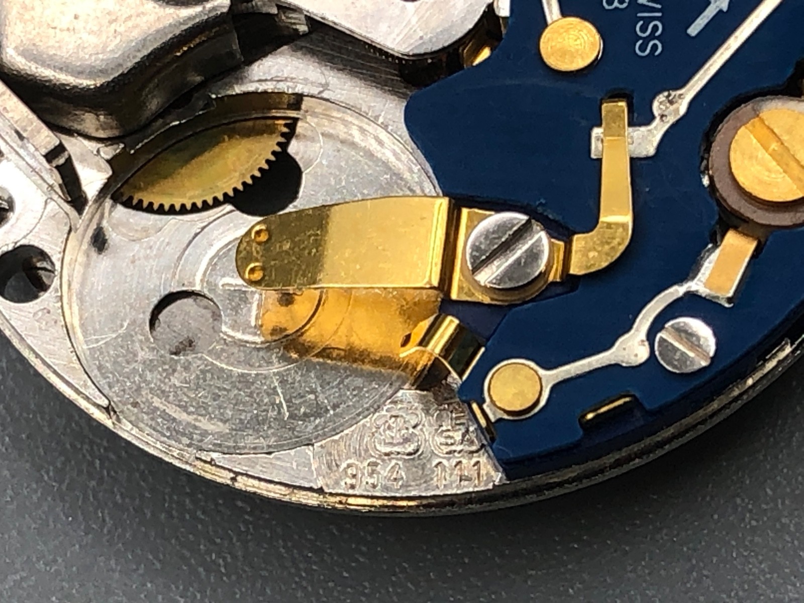 VINTAGE 70s CLEAN ESA ETA CAL. 954.111 SWISS QUARTZ WATCH MOVEMENT RUNING AS IS