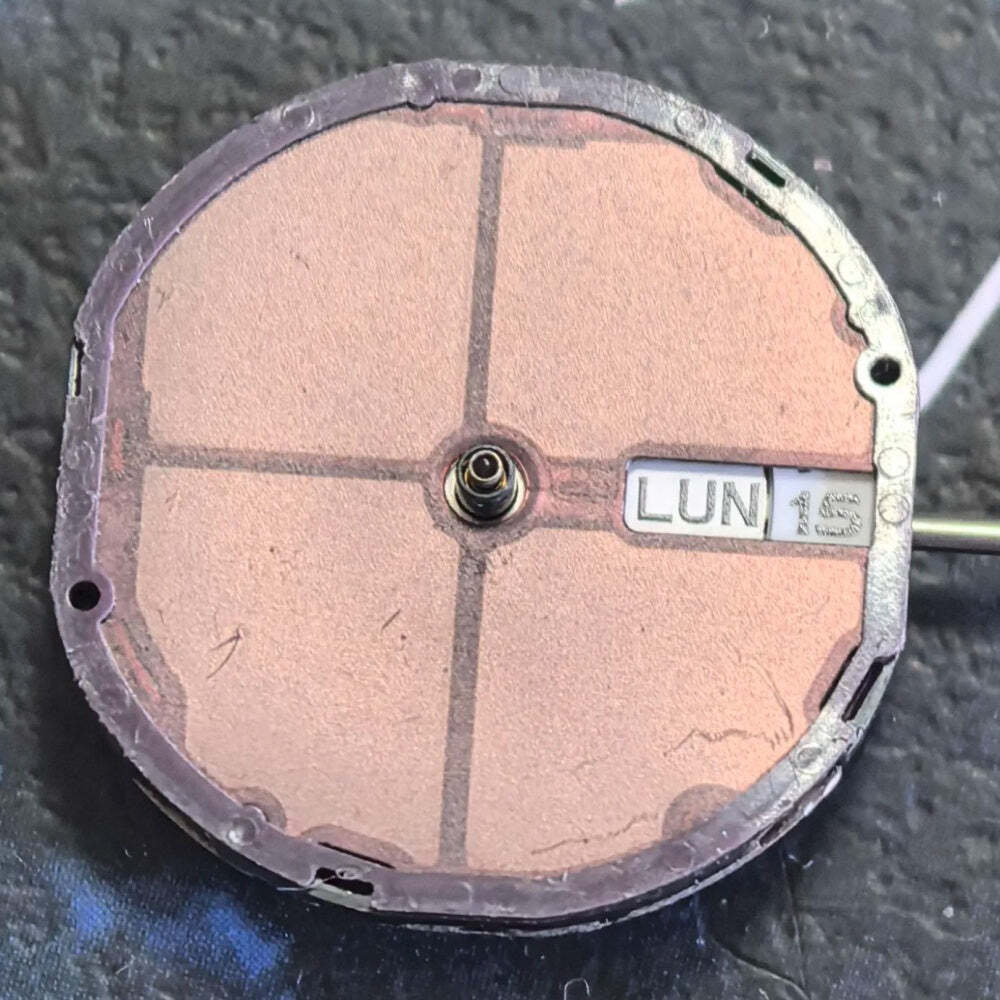 Citizen E001 Quartz Watch Movement Eco-drive Day Date At 3 Solar E001