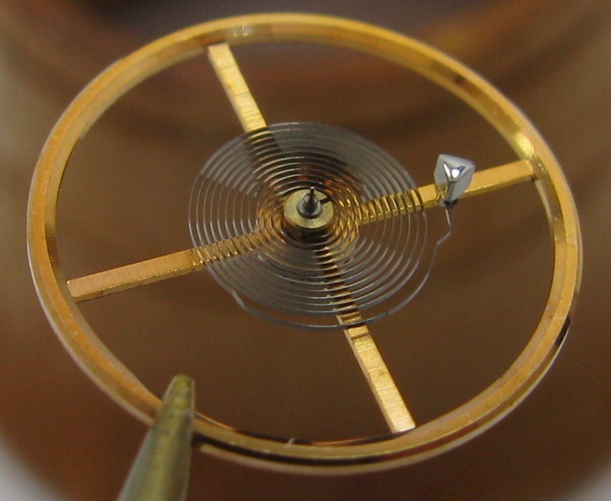 Omega 560 17 jewels Watch movement part 1327 complete balance wheel