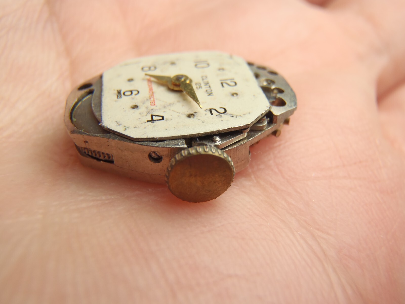 Clinton 25 Jewel Watch Movement Mechanical (Manual) 18mm x 15mm Balance Rotates