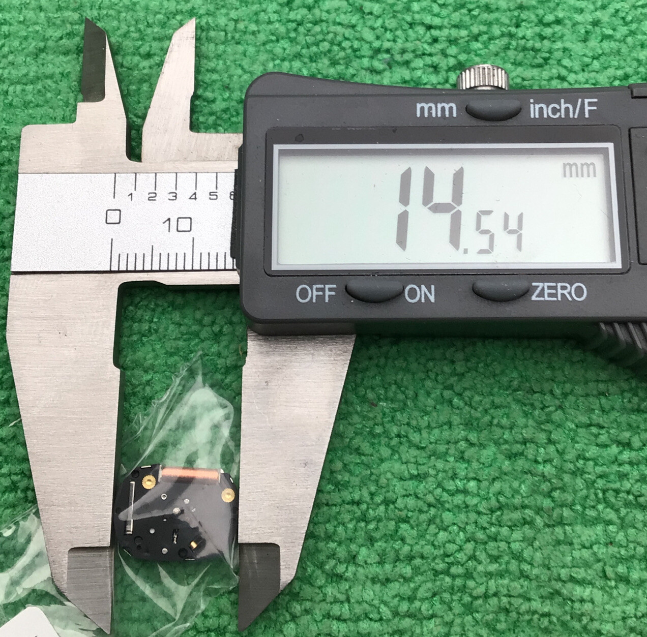 HATTORI EPSON VC00E Genuine Watch Movement With Stem, NOS