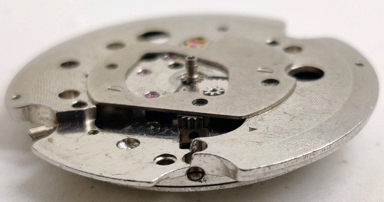 Vintage Waltham UTC 33 High Grade 17 jewel watch movement runs For Repair