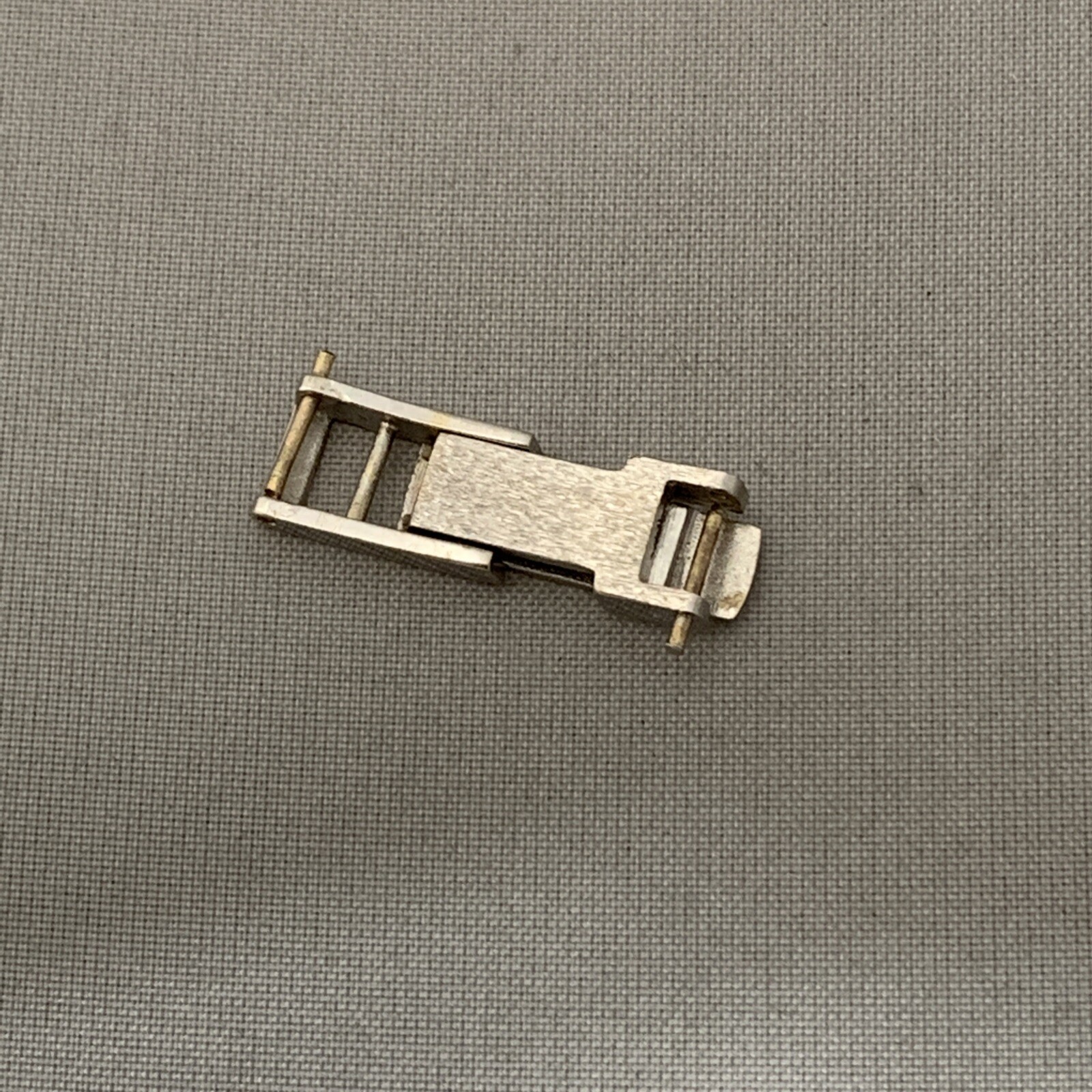 18k White Gold Stamped 750 Folding Clasp Buckle Bark Finish 5 mm Rare Vintage