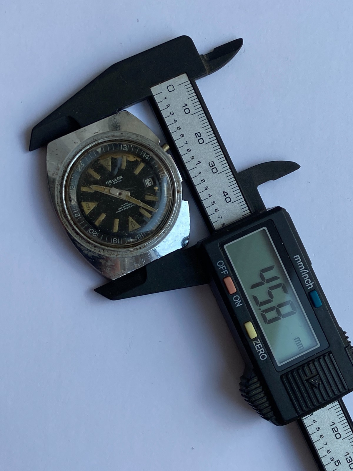 VINTAGE MEN WRIST WATCH SALE FOR PARTS REVLON DIVER OVERSIZE CAL. EB 8800