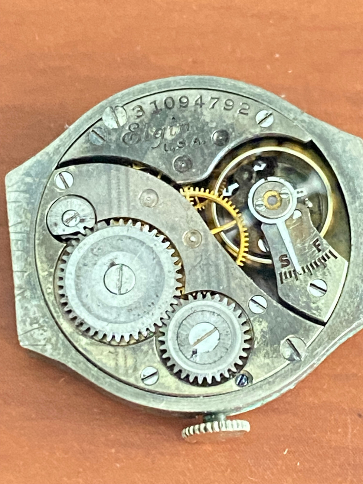 VINTAGE LADIES ELGIN WRIST WATCH MOVEMENT, GR. 447, KEEPING TIME, YEAR 1928
