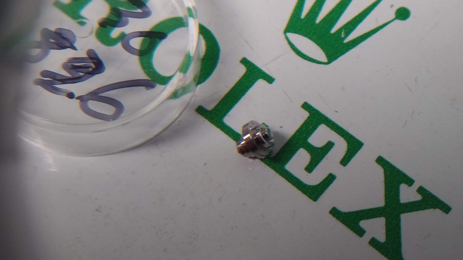 Genuine Rolex 1530 7826 Barrel Arbor, NEW/OPEN, Genuine, for watch repair